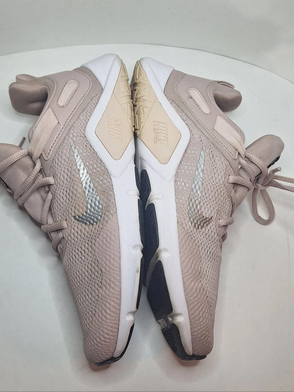 Nike Legend Essential Training Shoes Stone Mauve SZ 8.5 US Womens Sneakers Mesh